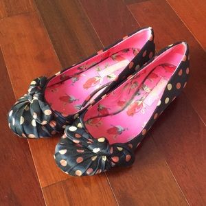 Betsey Johnson kitten heel